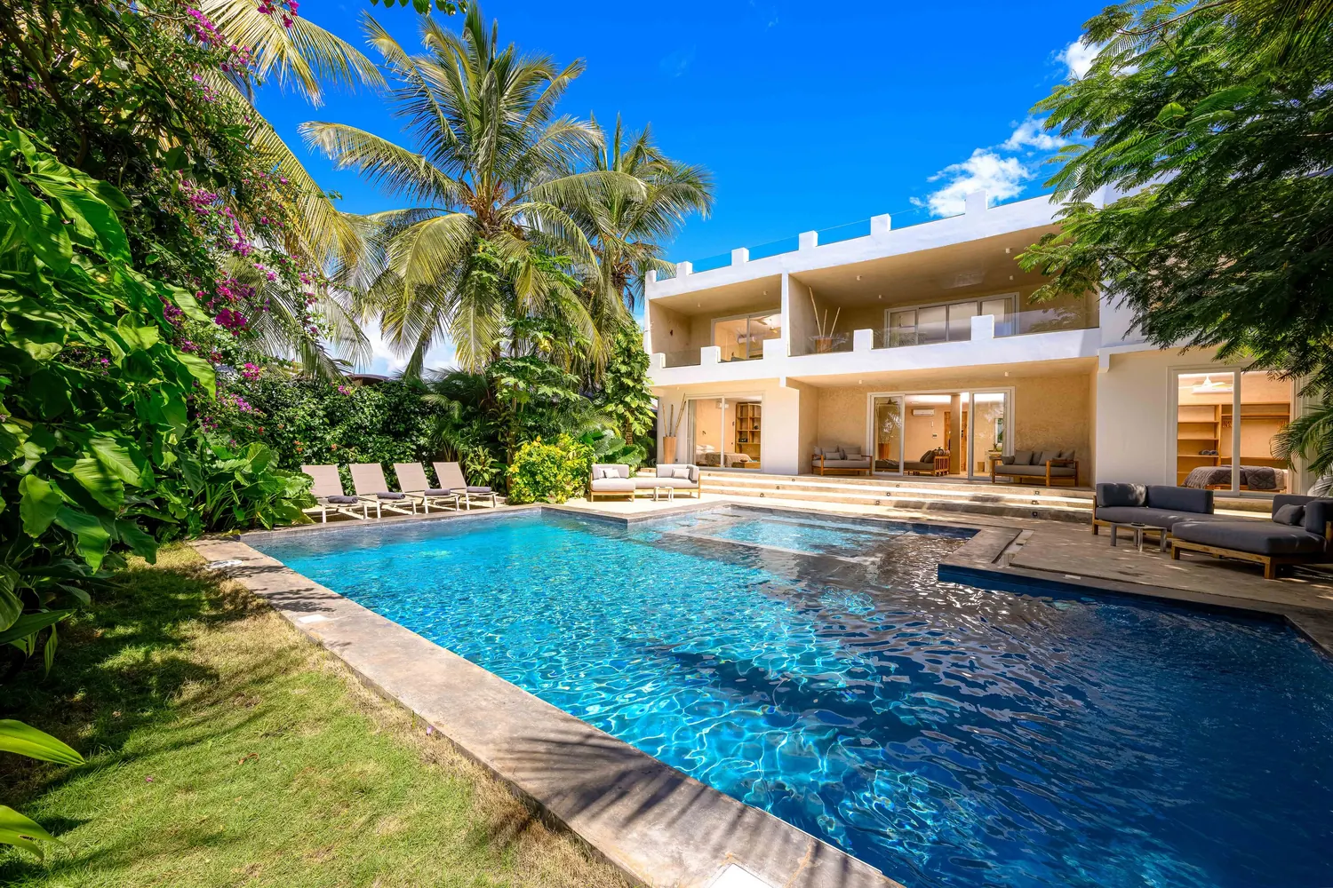 Private pool and jacuzzi in front of Villa Kokos, Kiwengwa Zanzibar